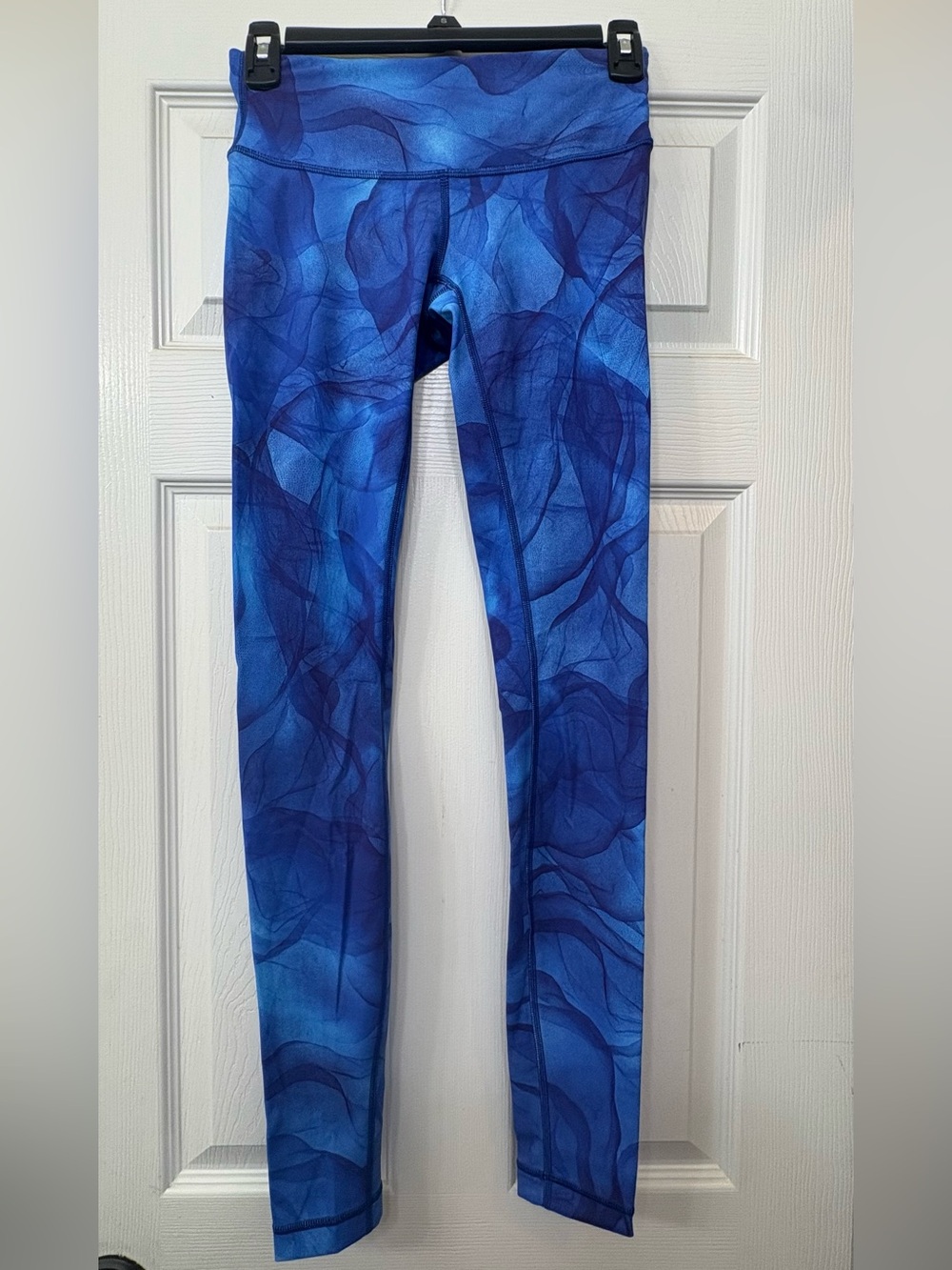 LuluLemon Women’s Blue Swirl Leggings